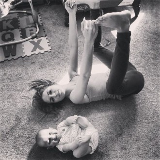 J'ai testé le baby yoga avec mon nouveau-né