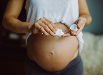 Quelles marques naturelles de cosmétiques adopter pendant la grossesse ?