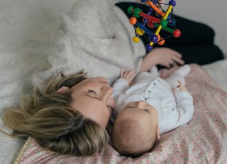 Éveil : comment apprendre à jouer avec son bébé
