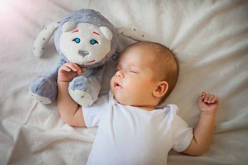 4 accessoires pour aider son bébé à faire ses nuits - Les LouvesLes Louves