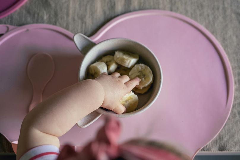 Diversification Menee Par L Enfant Dme Et Si On Laissait Nos Bebes Manger Seuls Des 6 Mois Les Louves