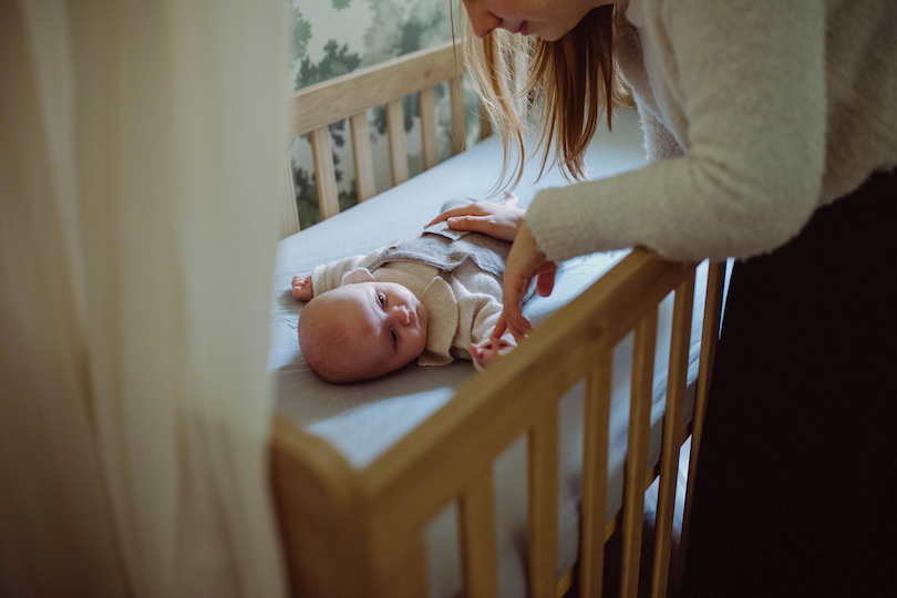Premiers jours avec un nouveau-né : comment préparer et donner un biberon  ?Les Louves