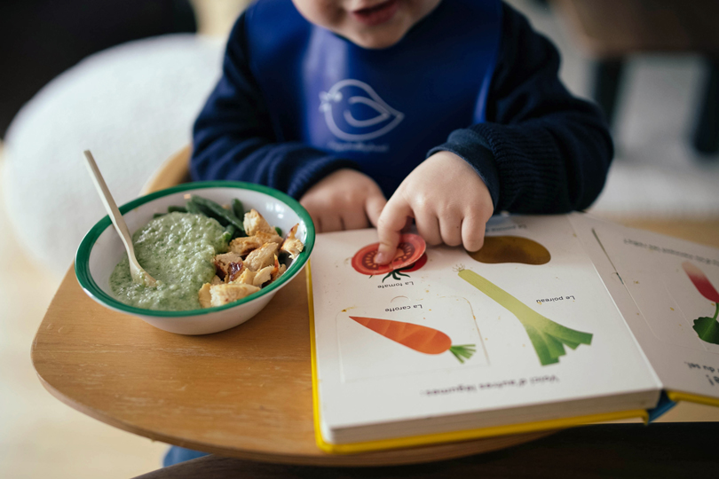 Diversification alimentaire de bébé : quels aliments introduire et quand ?
