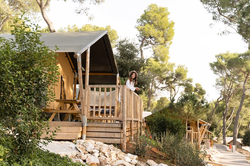 Parenthèse enchantée : les campings de luxe redéfinissent l’art du séjour en plein air